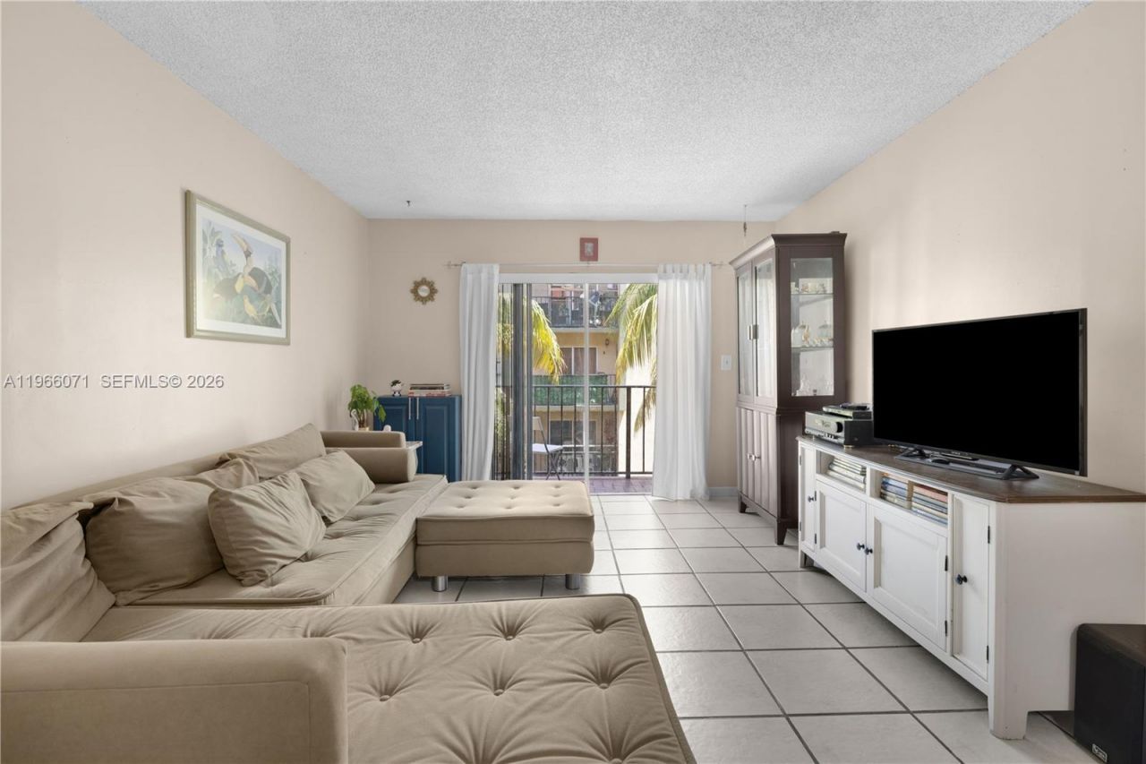 325 NW 72nd Ave, Unit 308, Miami, FL 33126 Photo