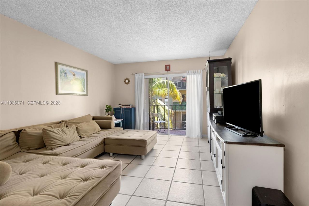 325 NW 72nd Ave, Unit 308, Miami, FL 33126 Photo