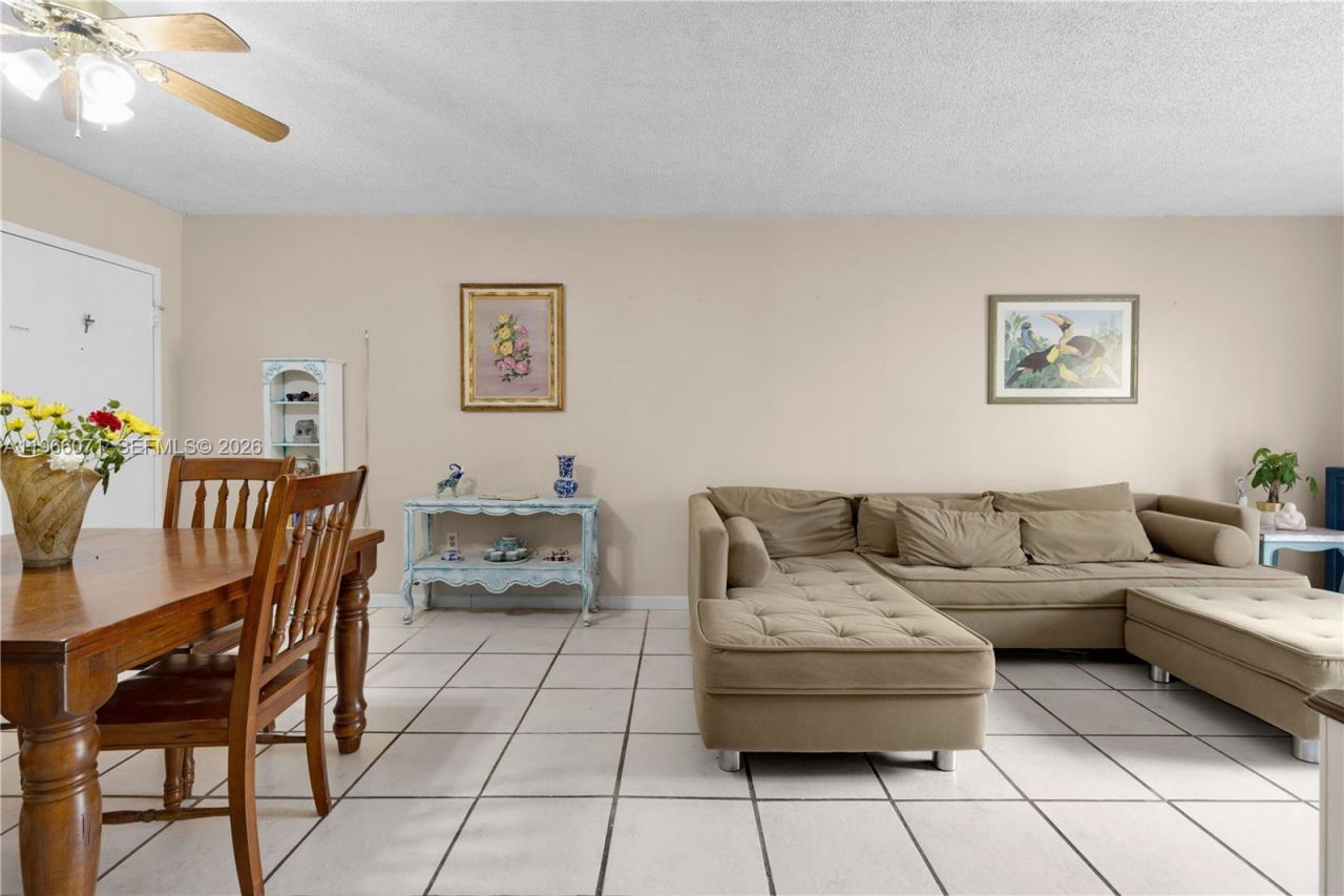 325 NW 72nd Ave, Unit 308, Miami, FL 33126 Photo
