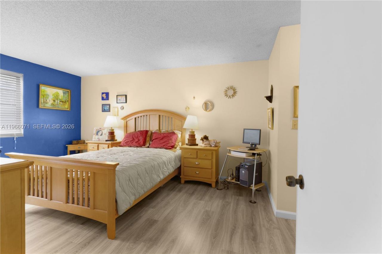 325 NW 72nd Ave, Unit 308, Miami, FL 33126 Photo