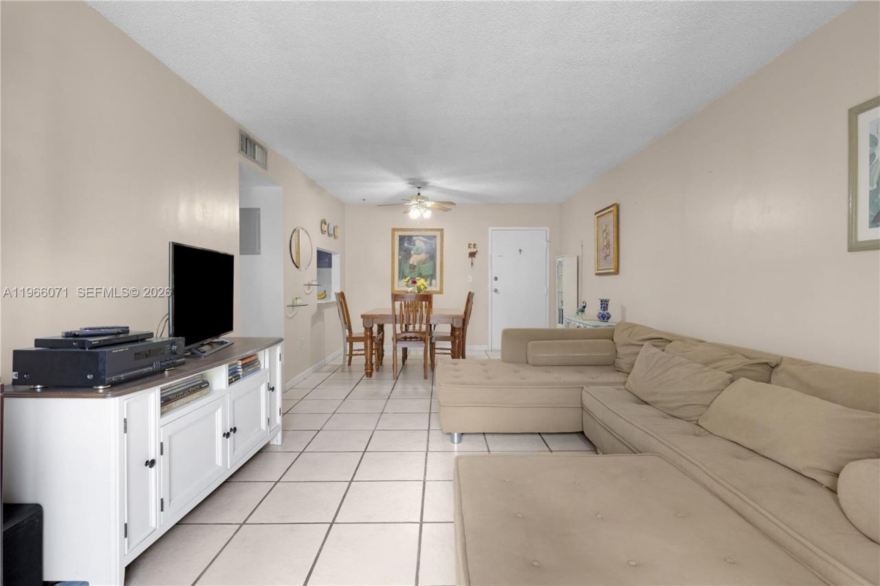 325 NW 72nd Ave, Unit 308, Miami, FL 33126 Photo
