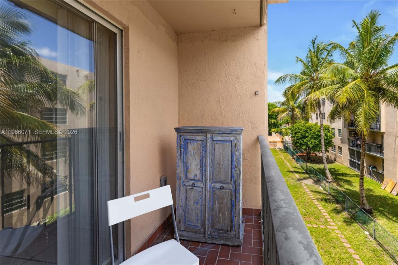 325 NW 72nd Ave, Unit 308, Miami, FL 33126 Photo