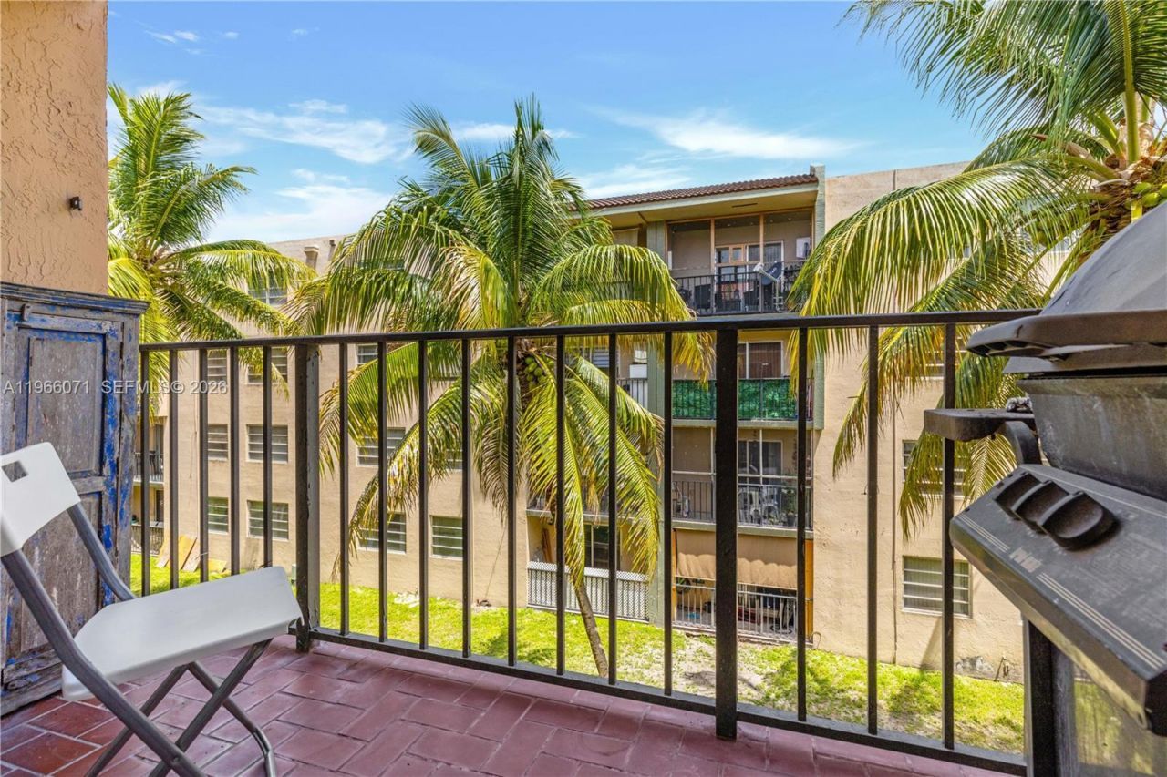 325 NW 72nd Ave, Unit 308, Miami, FL 33126 Photo