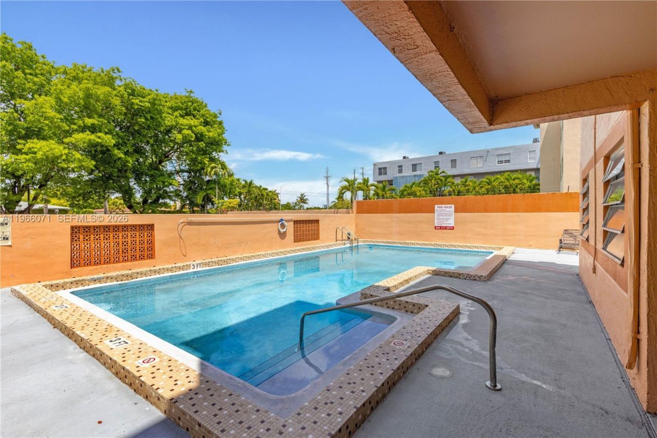 325 NW 72nd Ave, Unit 308, Miami, FL 33126 Photo