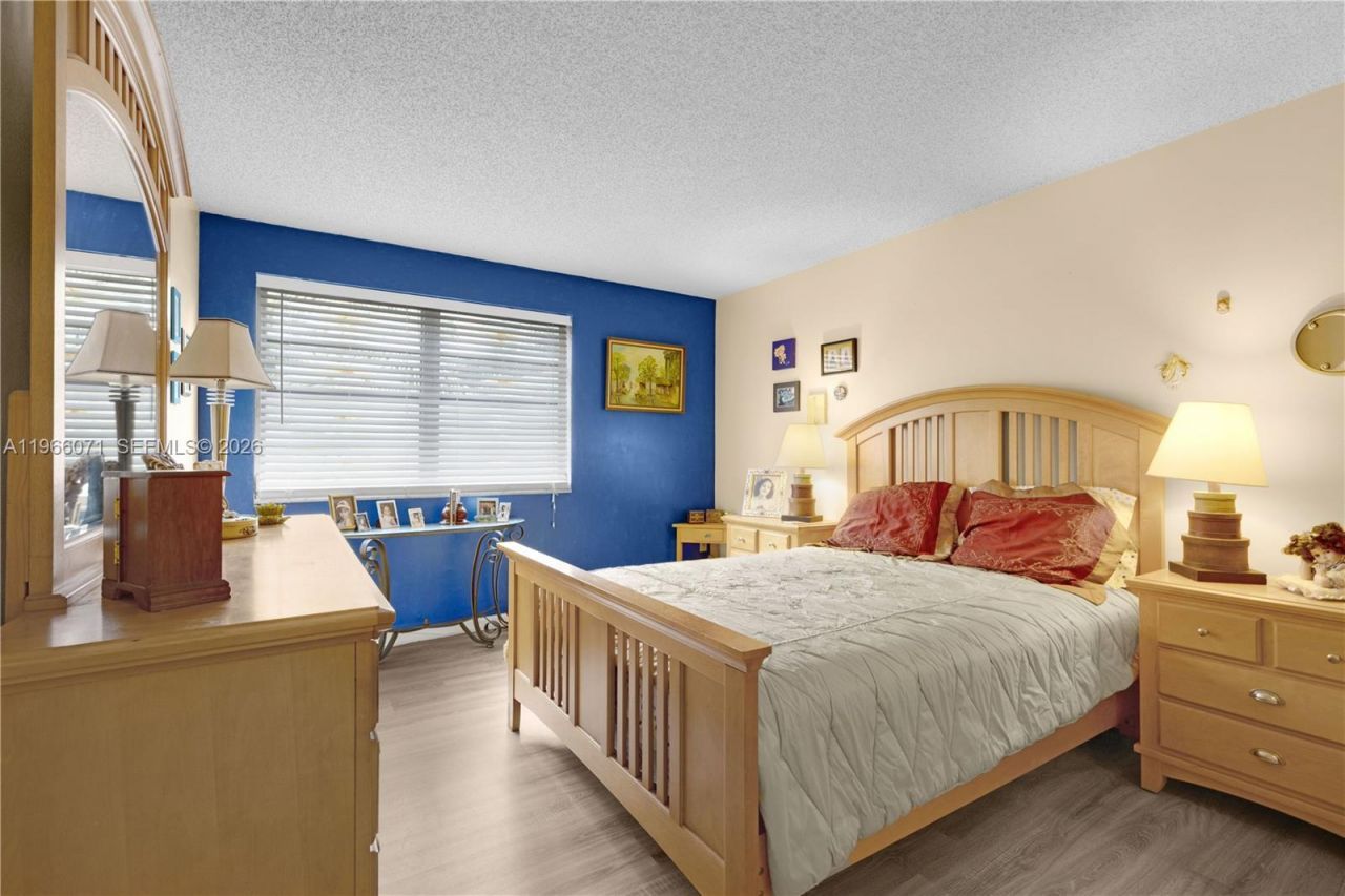 325 NW 72nd Ave, Unit 308, Miami, FL 33126 Photo