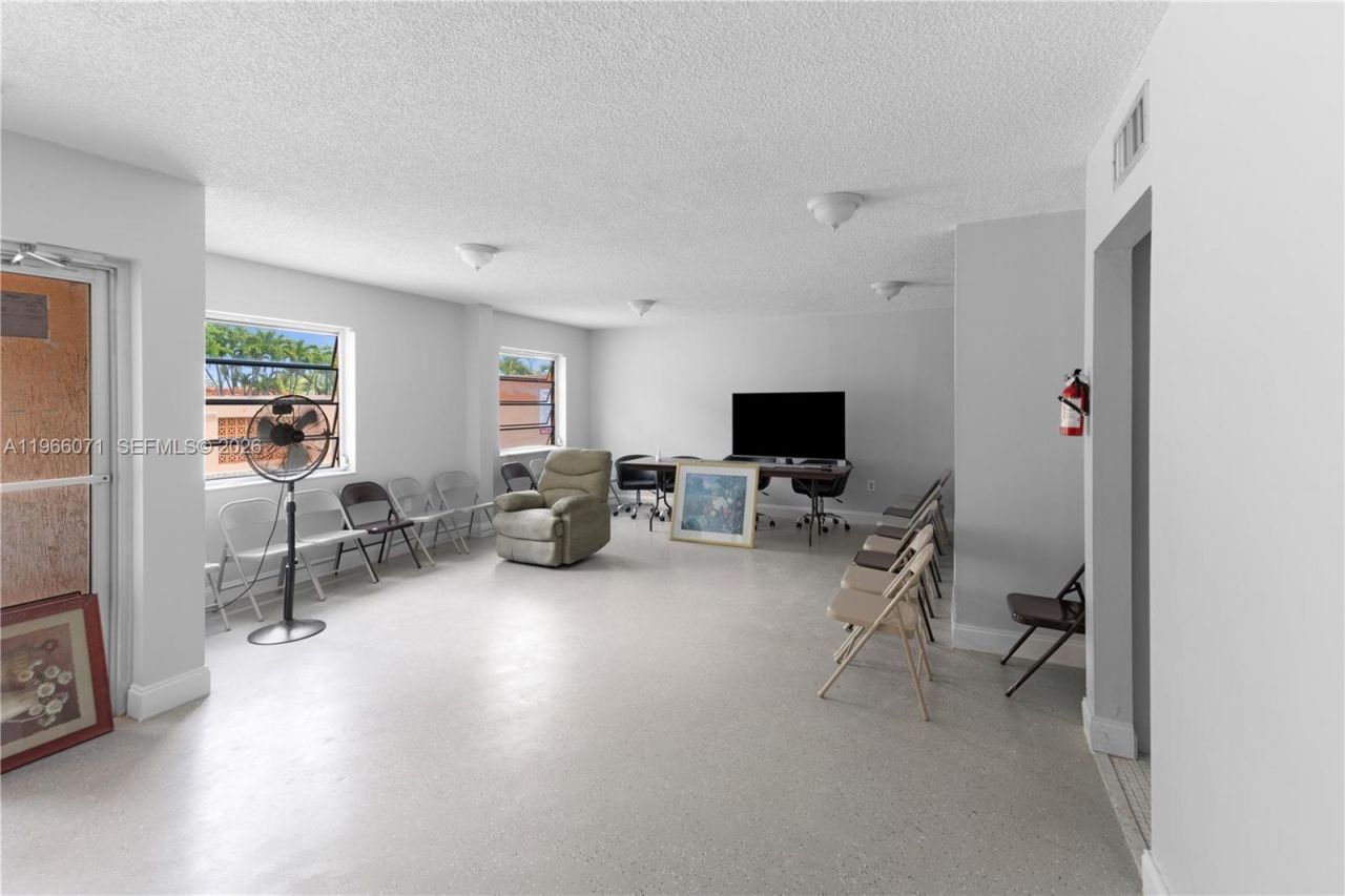 325 NW 72nd Ave, Unit 308, Miami, FL 33126 Photo