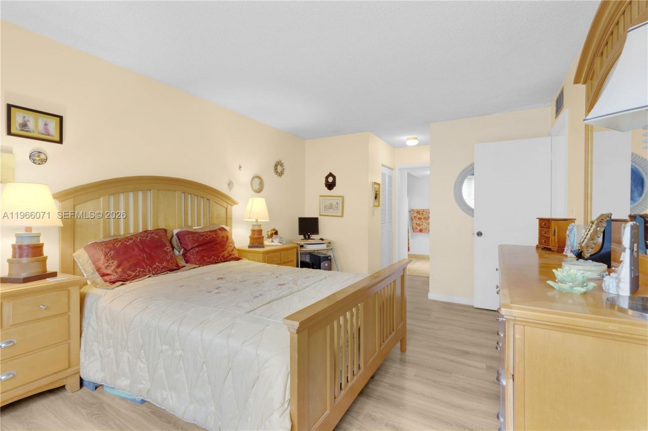 325 NW 72nd Ave, Unit 308, Miami, FL 33126 Photo