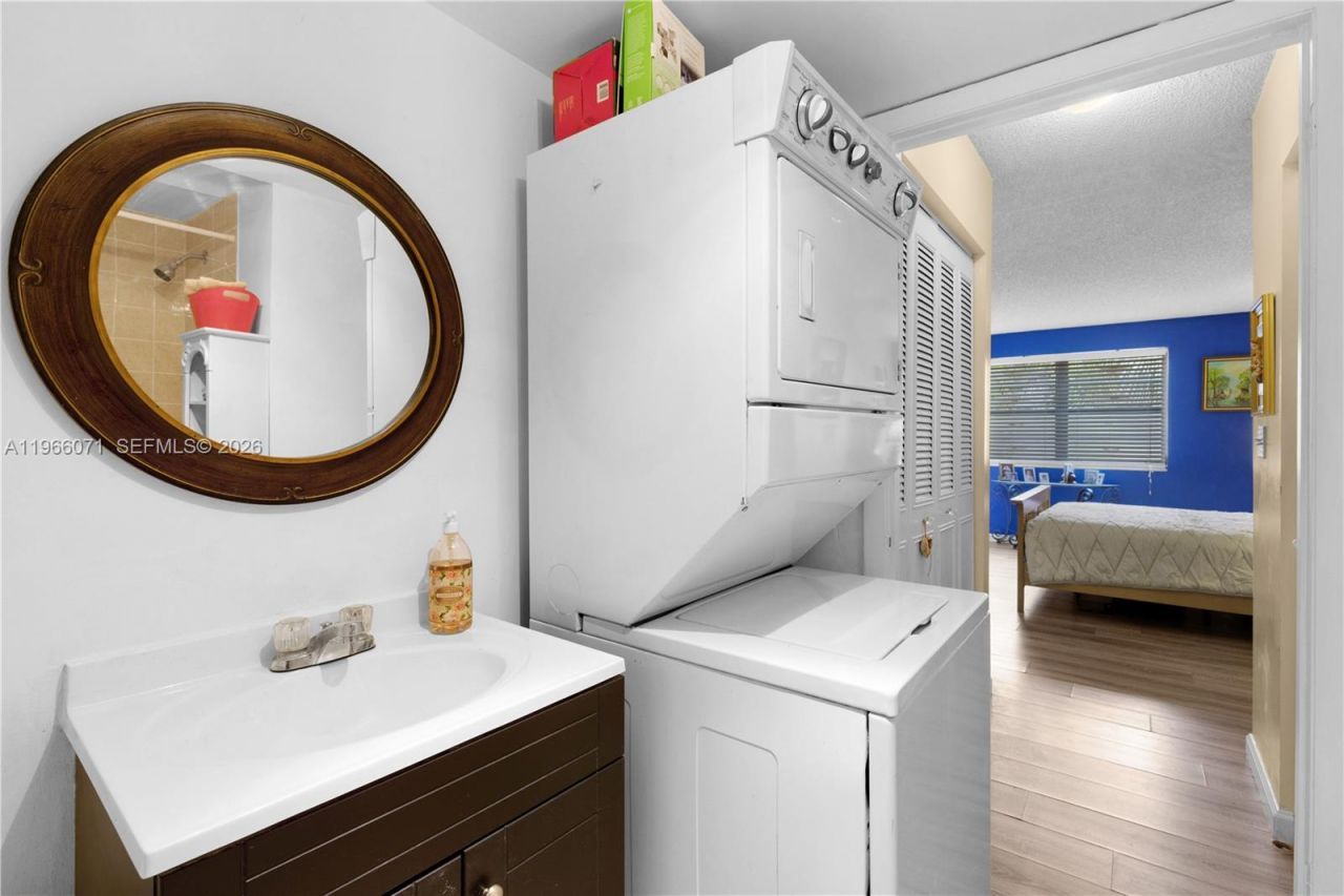 325 NW 72nd Ave, Unit 308, Miami, FL 33126 Photo