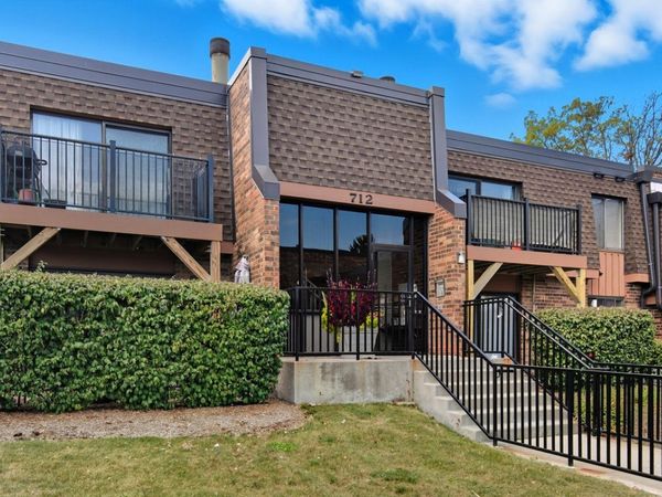 712 TIPPERARY Court, Unit 1C, Schaumburg, IL 60193