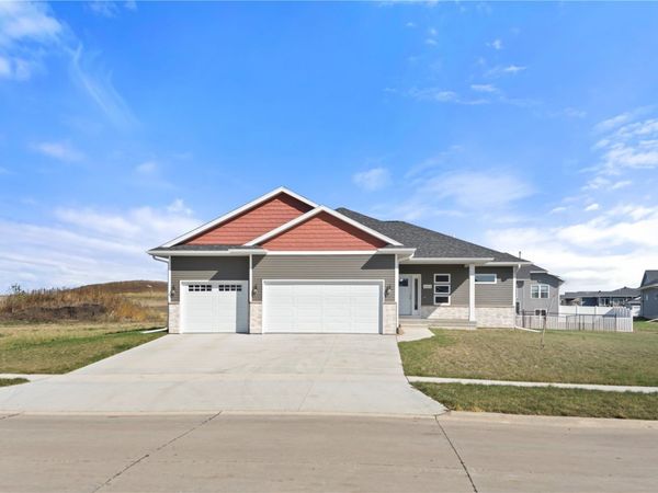 1416 Heartland Street, Fairfax, IA 52228