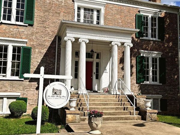 17 S MAIN ST, FRANKLIN, WV 26807