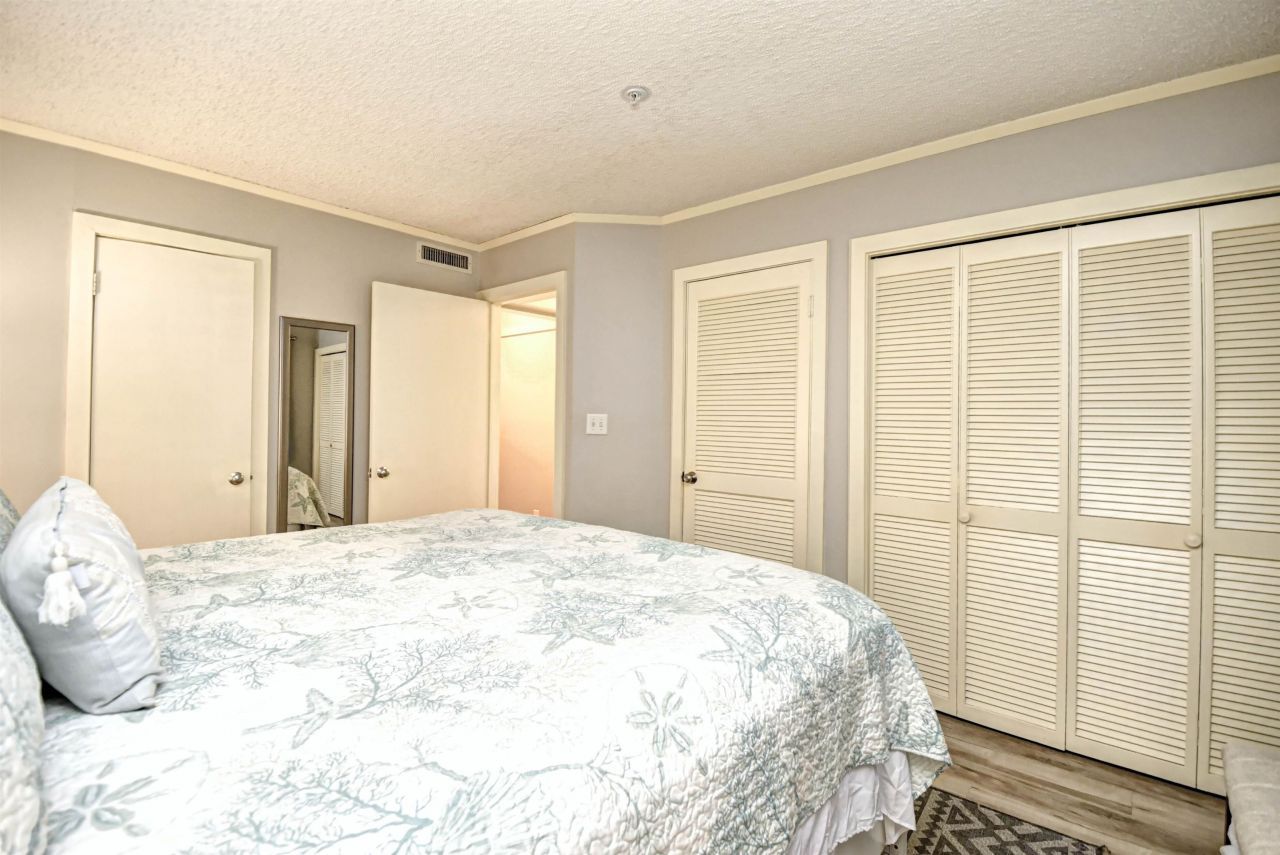 415 Ocean Creek Dr.  Photo 22