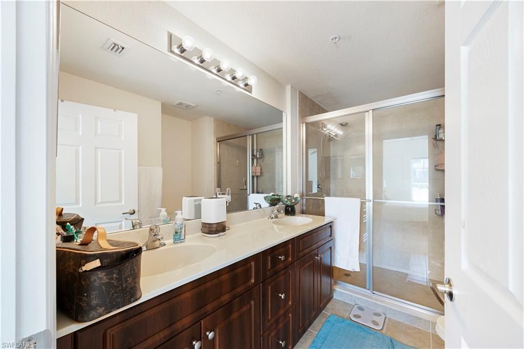 13180 Bella Casa Cir, Unit 166, Fort Myers, FL 33966 Photo