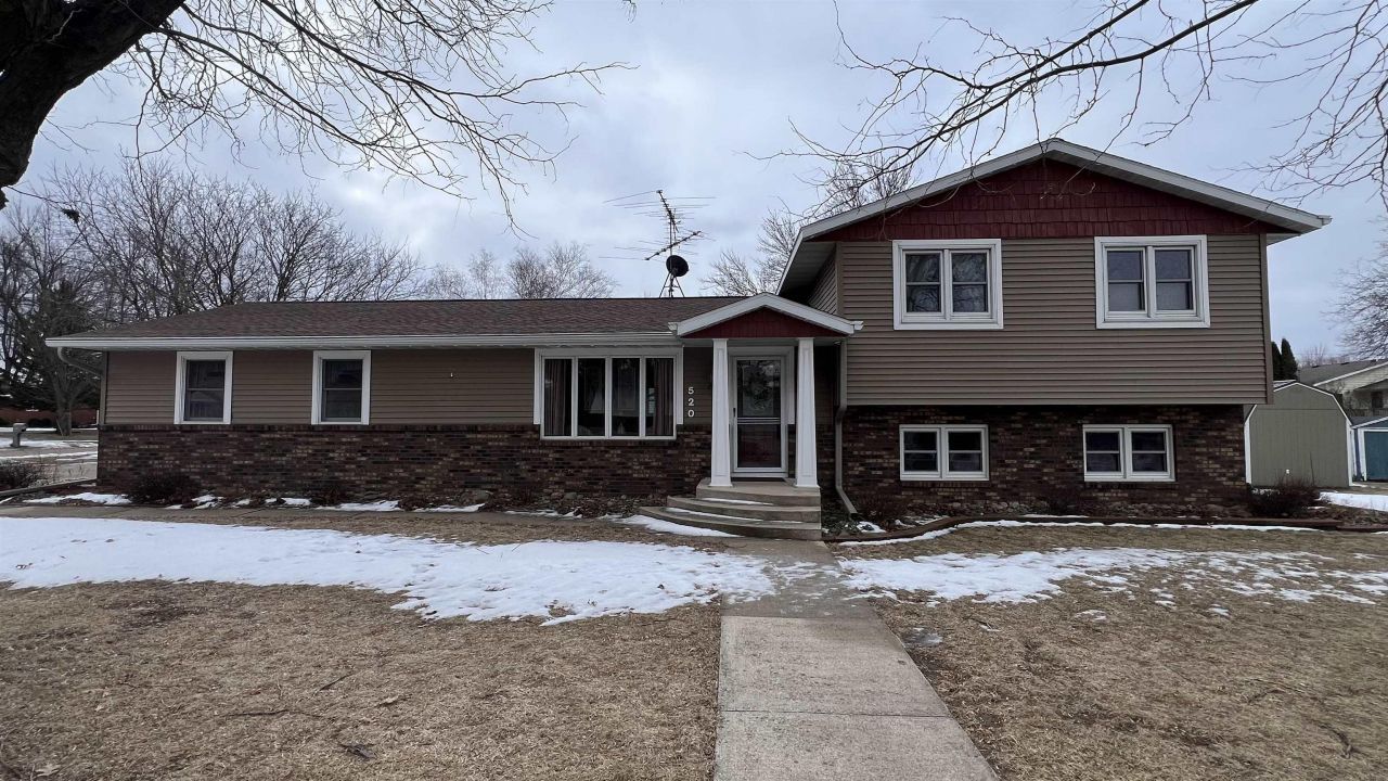 520 W Wilson Street, New Hampton, IA 50659 Main Photo