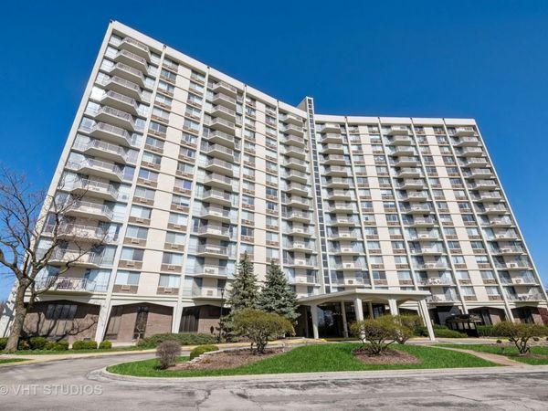 40 N Tower Road, Unit 14A, Oak Brook, IL 60523