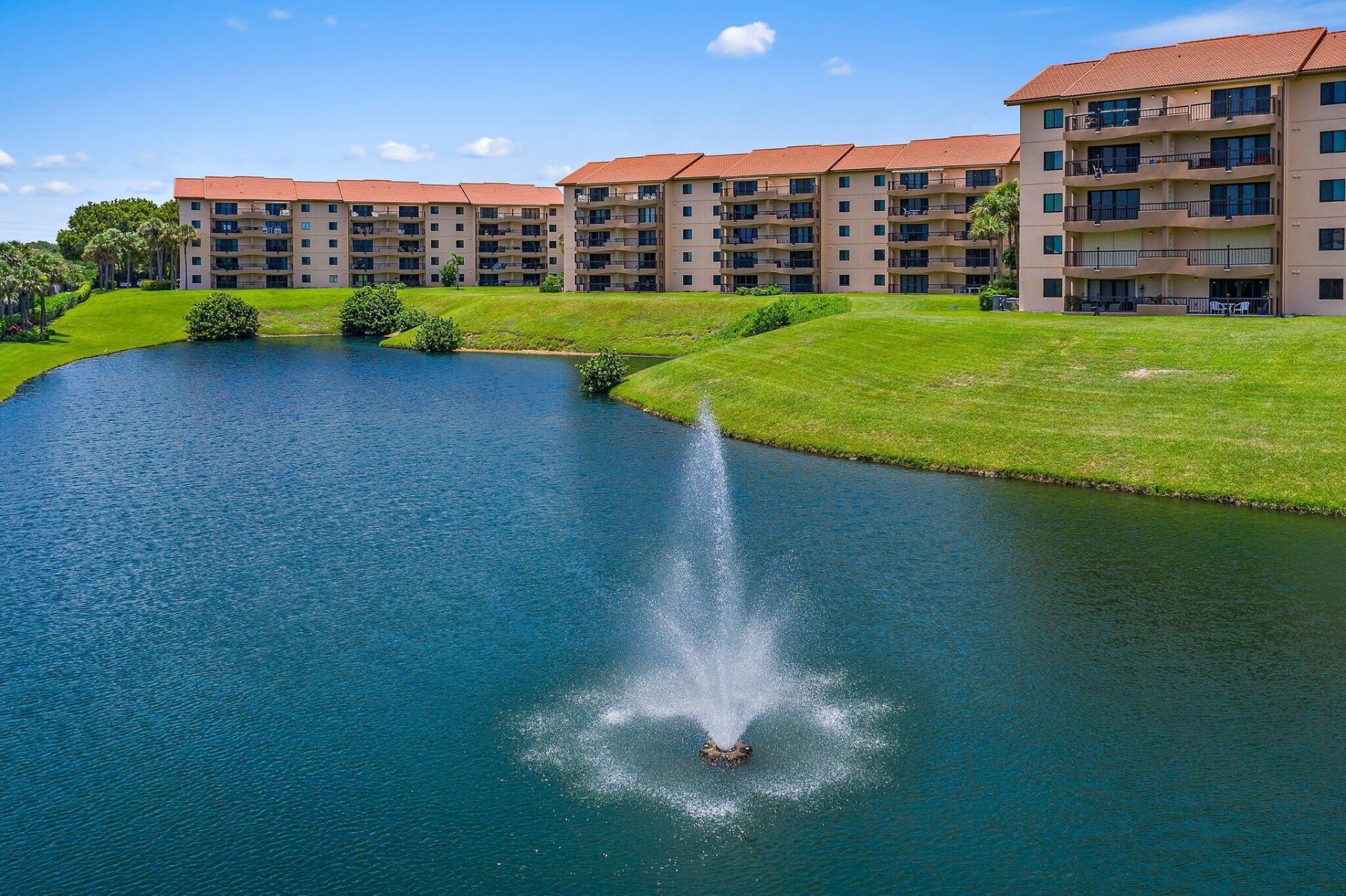 401 Ocean Bluffs Boulevard, Unit 402, Jupiter, FL 33477 Photo