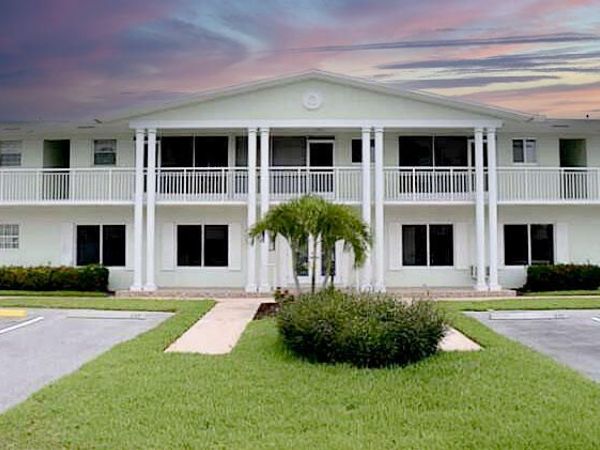 2100 NE 38th Street, Unit 141, Lighthouse Point, FL 33064