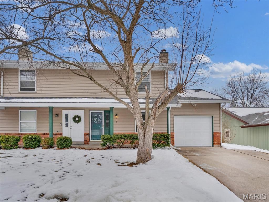 309 Della Drive, Saint Peters, MO 63376 Main Photo