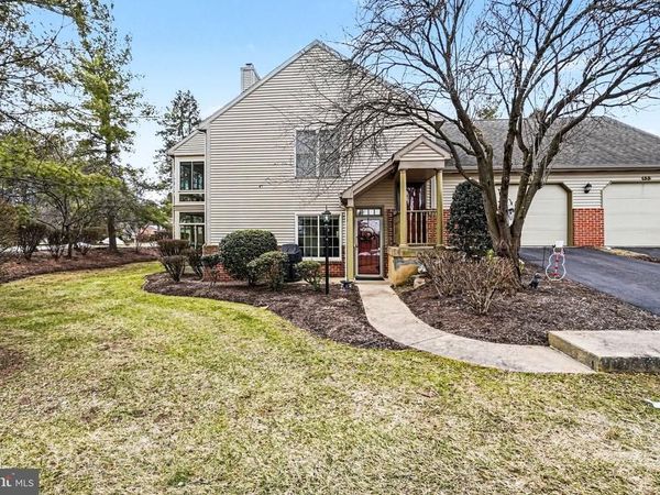 33 STERLING COURT, HERSHEY, PA 17033