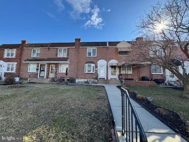 992 TAYLOR DRIVE, FOLCROFT, PA 19032