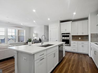 5810 MOONSTONE WAY, Unit 401, HAYMARKET, VA 20169