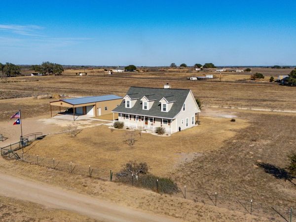 932 County Road 761, Devine, TX 78016