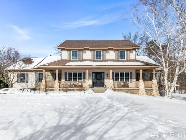 7913 Jonathan Woods Drive SE, Ada, MI 49301