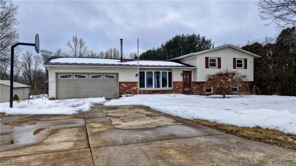 240 Harmon Avenue Nw, Brewster, OH 44613 Main Photo