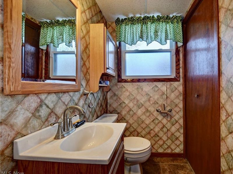 240 HARMON Avenue NW, Brewster, OH 44613 Photo 18