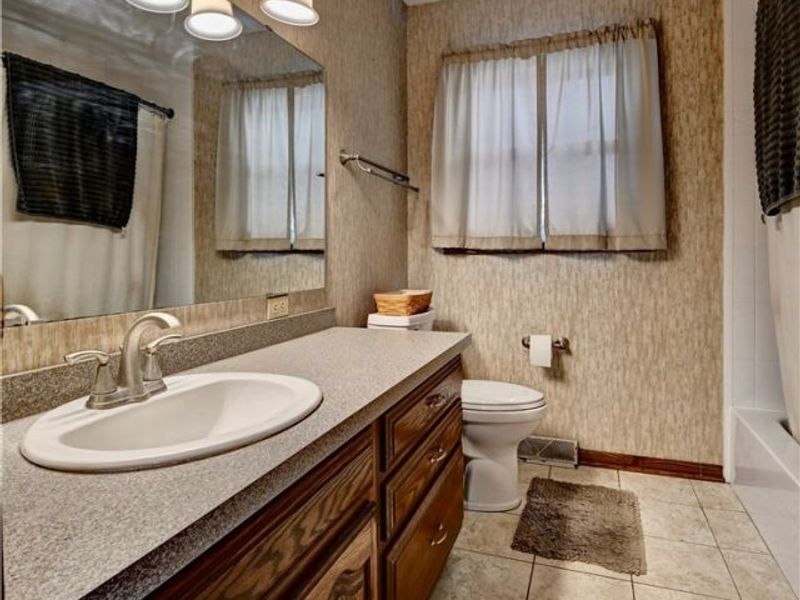 240 HARMON Avenue NW, Brewster, OH 44613 Photo 19