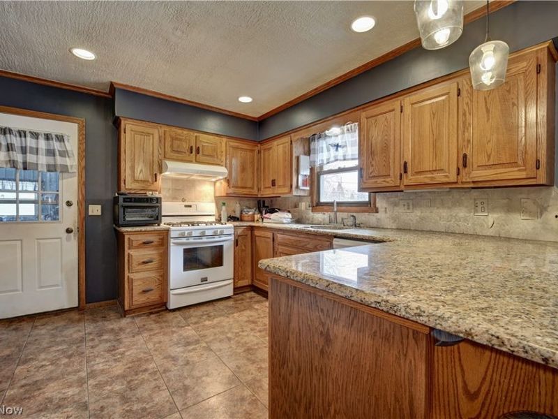 240 HARMON Avenue NW, Brewster, OH 44613 Photo 3