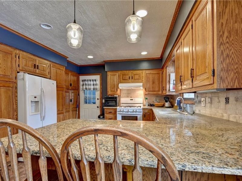 240 HARMON Avenue NW, Brewster, OH 44613 Photo 4