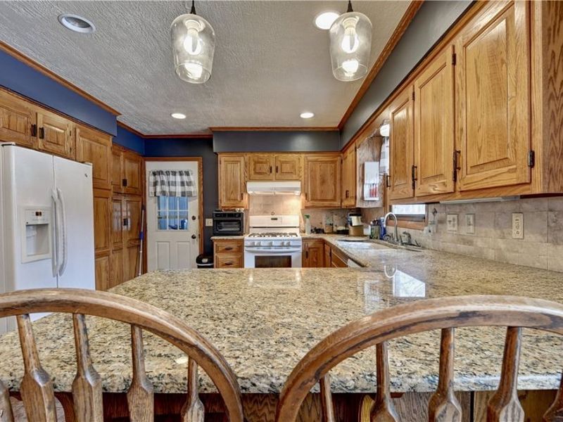 240 HARMON Avenue NW, Brewster, OH 44613 Photo 5