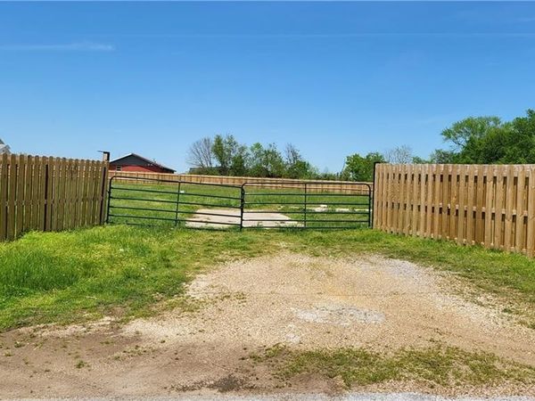 608 James Avenue , Springdale, AR 72764