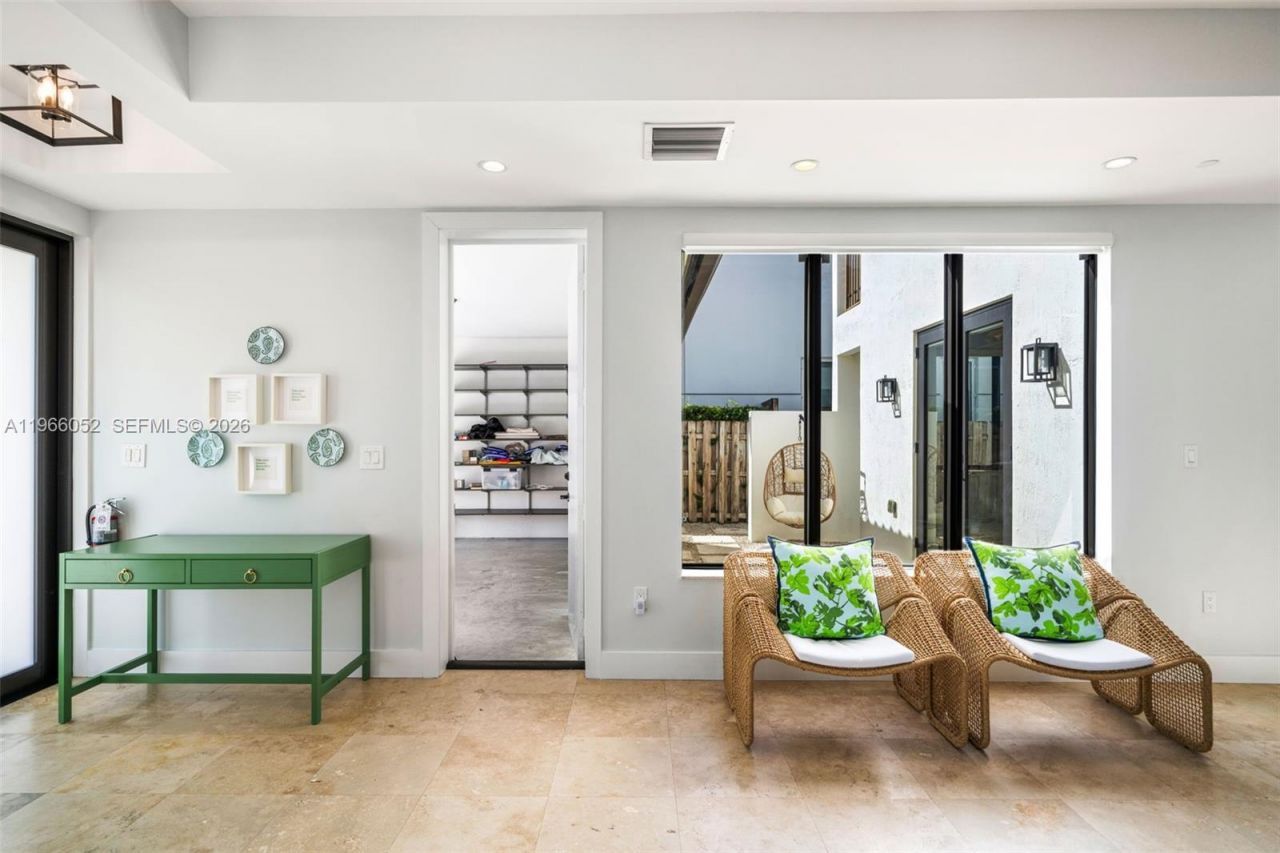 6001 SW 28th St, Miami, FL 33155 Photo