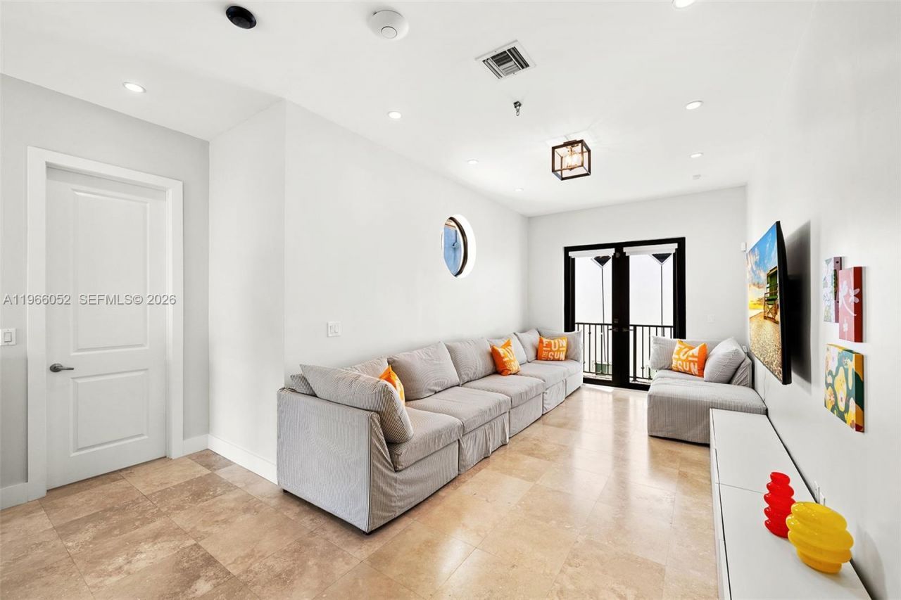 6001 SW 28th St, Miami, FL 33155 Photo