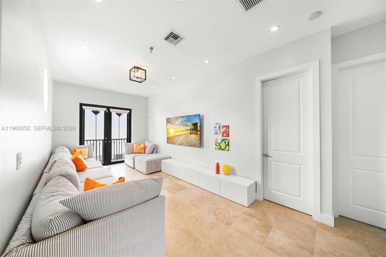 6001 SW 28th St, Miami, FL 33155 Photo