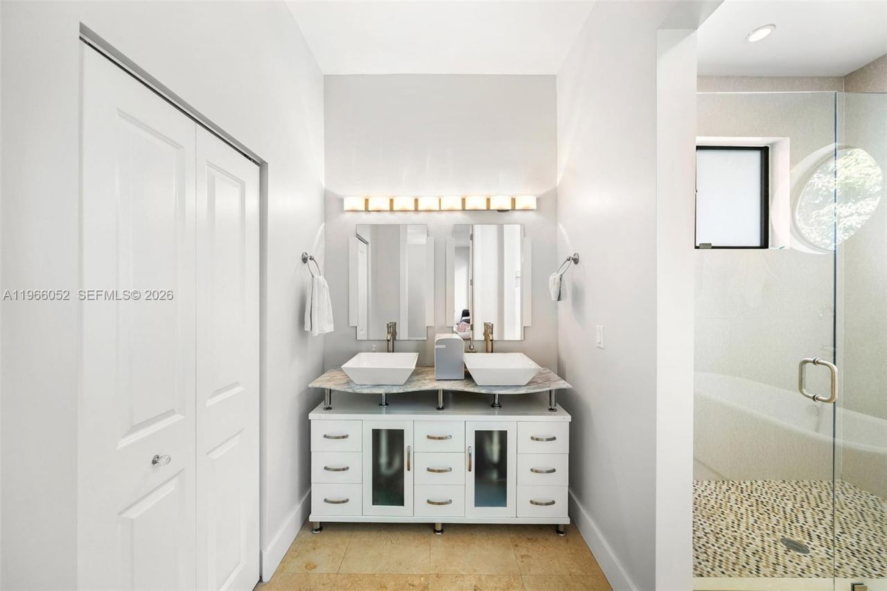 6001 SW 28th St, Miami, FL 33155 Photo