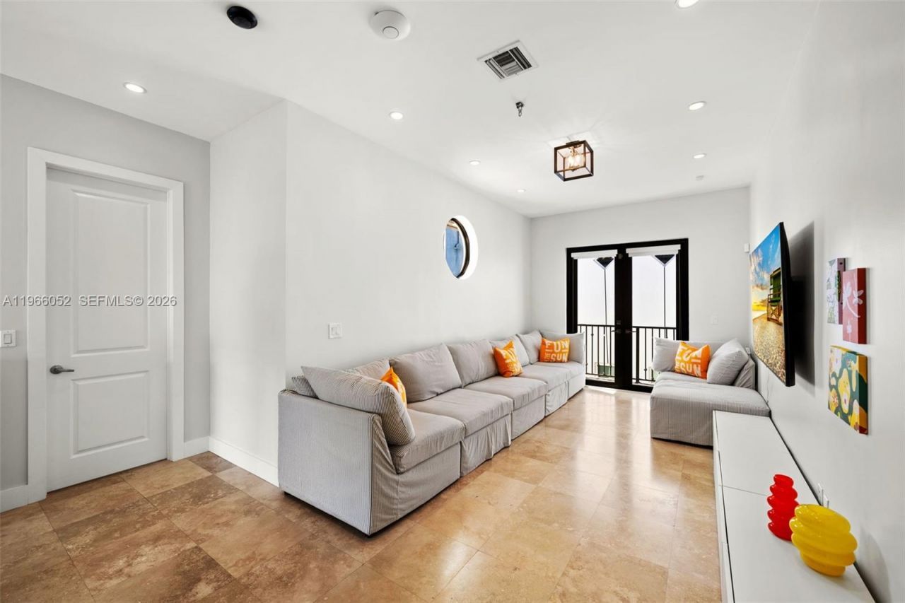 6001 SW 28th St, Miami, FL 33155 Photo