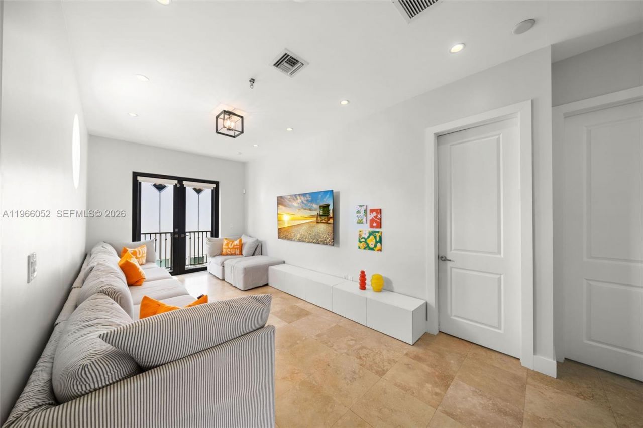 6001 SW 28th St, Miami, FL 33155 Photo