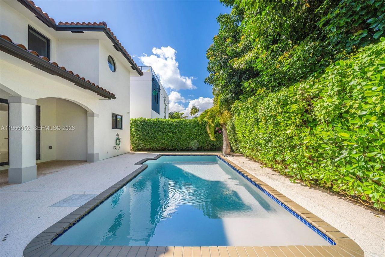 6001 SW 28th St, Miami, FL 33155 Photo