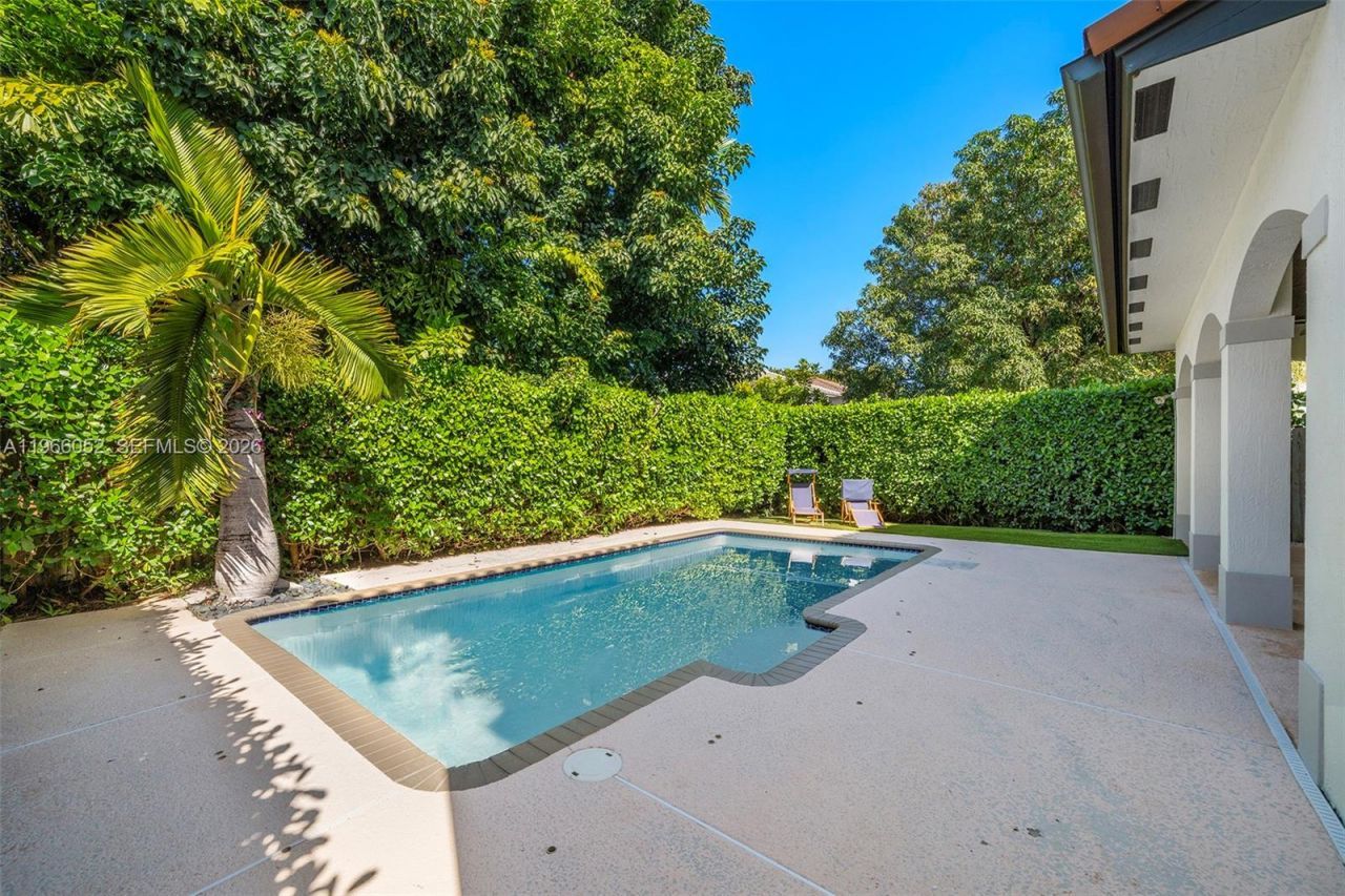 6001 SW 28th St, Miami, FL 33155 Photo