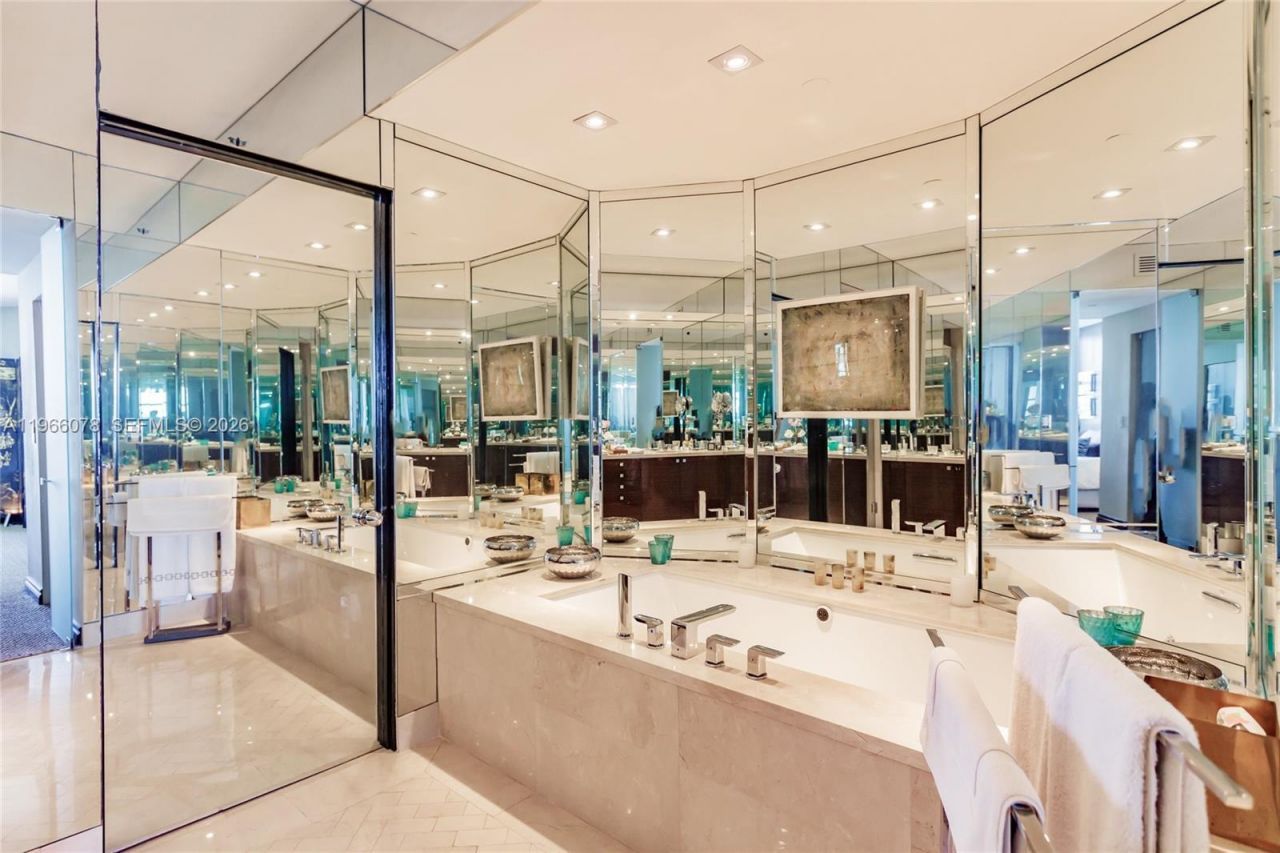 300 S Pointe Dr , Unit 1604, Miami Beach, FL 33139 Photo