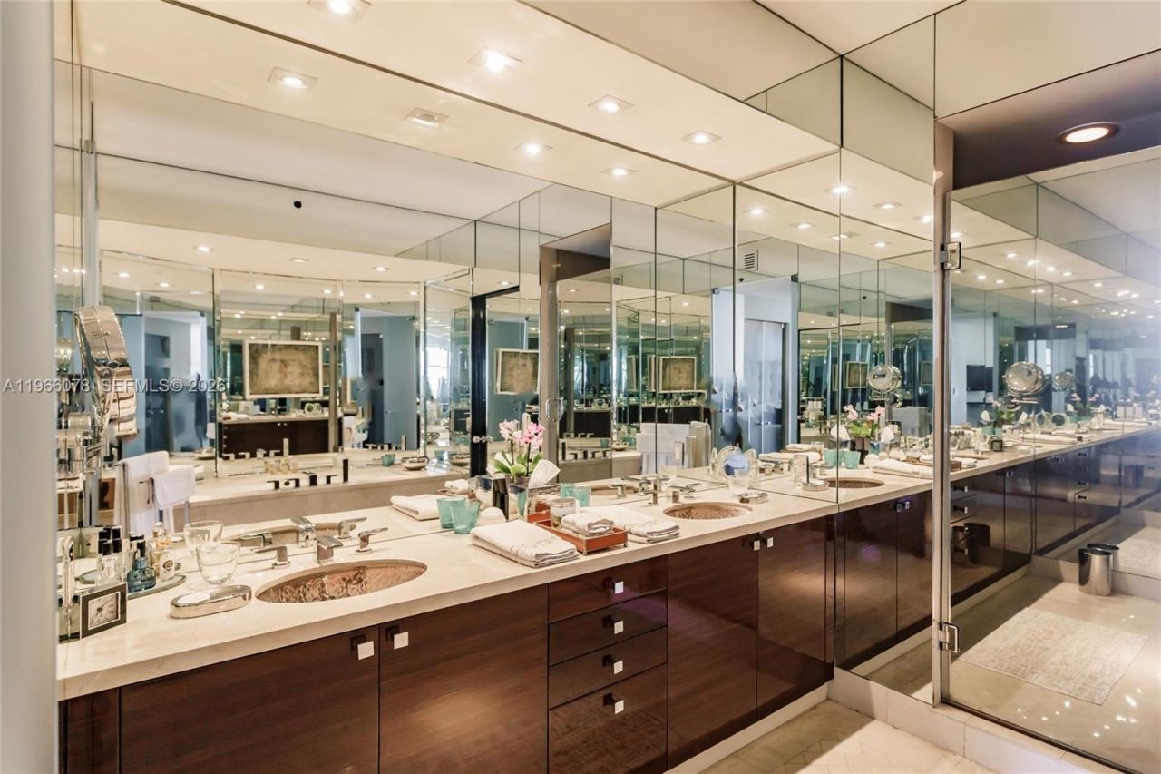 300 S Pointe Dr , Unit 1604, Miami Beach, FL 33139 Photo