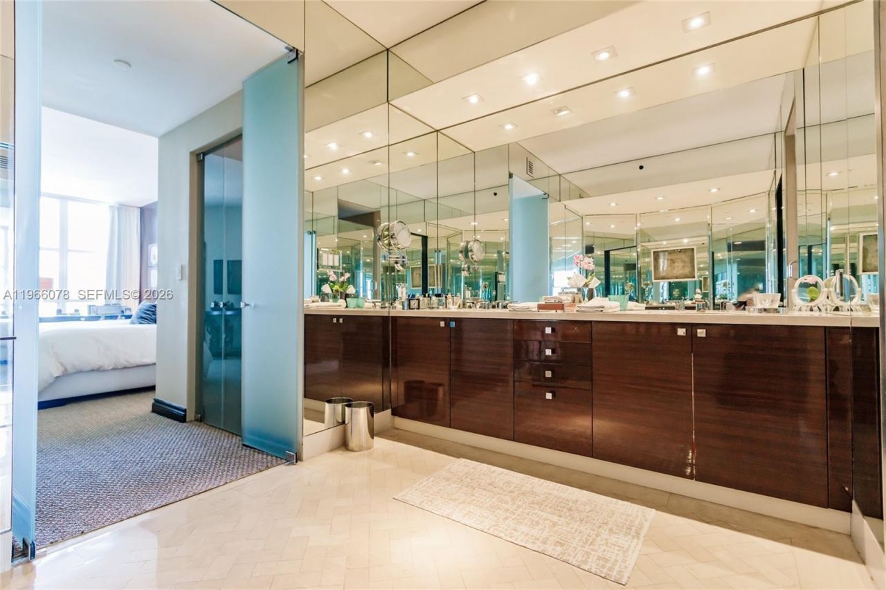 300 S Pointe Dr , Unit 1604, Miami Beach, FL 33139 Photo