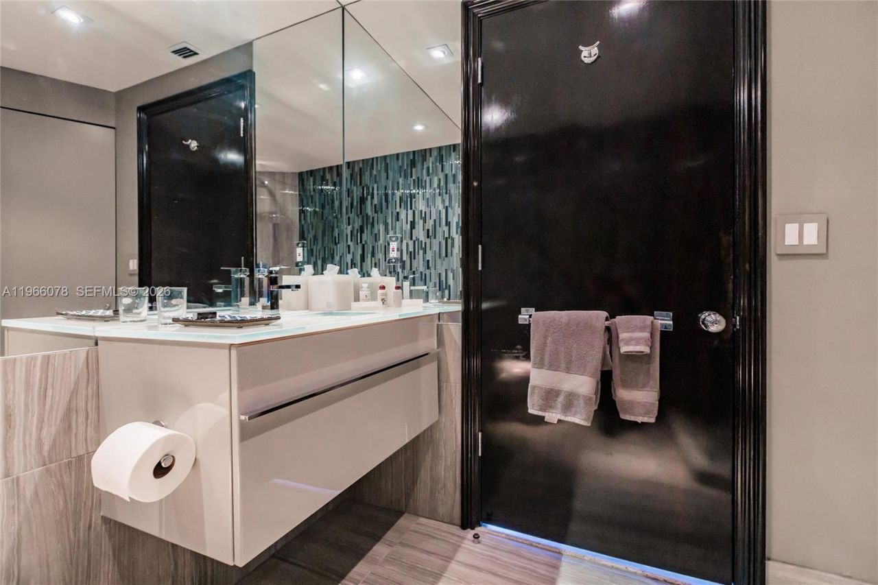 300 S Pointe Dr , Unit 1604, Miami Beach, FL 33139 Photo