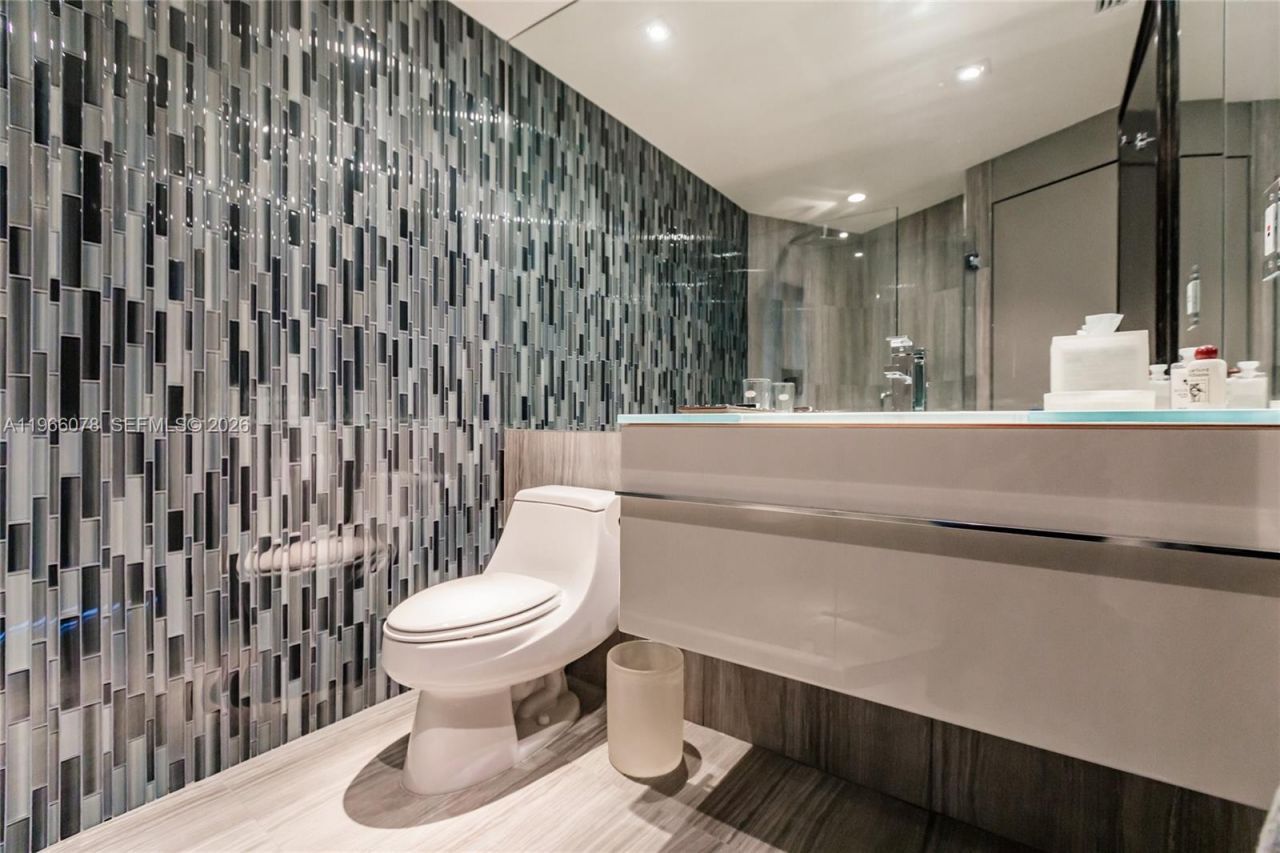 300 S Pointe Dr , Unit 1604, Miami Beach, FL 33139 Photo