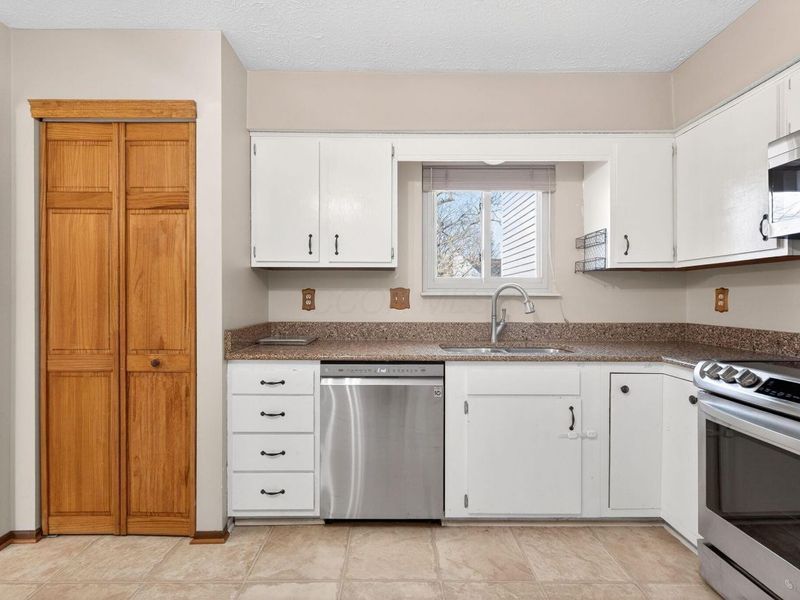 3712 Creek Ridge Court, Columbus, OH 43230 Photo 6