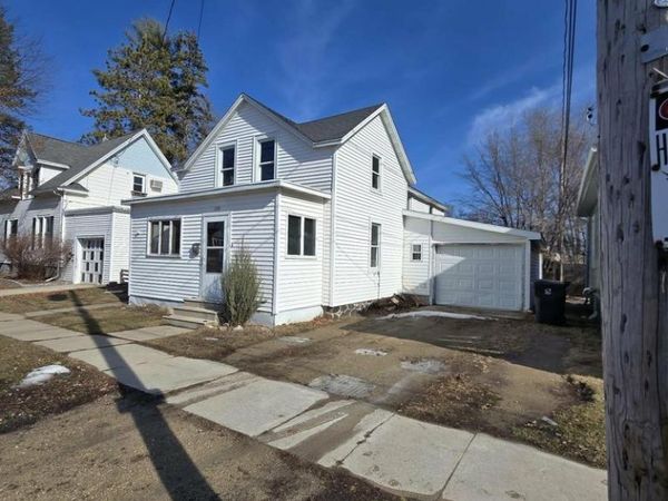 110 S WASHINGTON STREET, Berlin, WI 54923