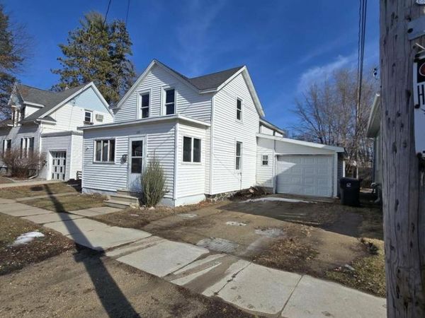 110 S WASHINGTON STREET, Berlin, WI 54923